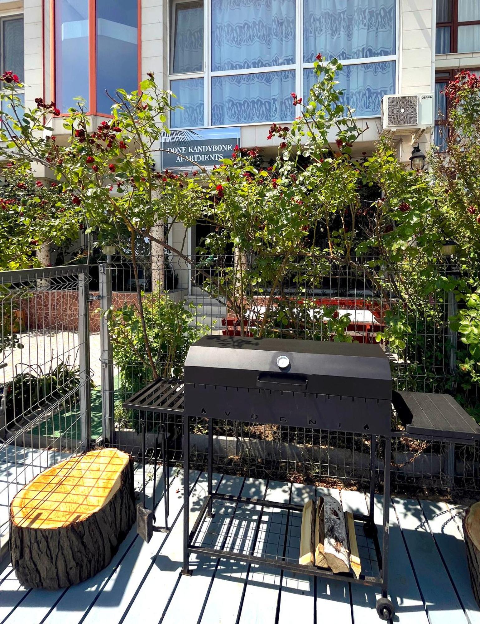 Done Kandybone Apartments Burlach'ya Balka ภายนอก รูปภาพ
