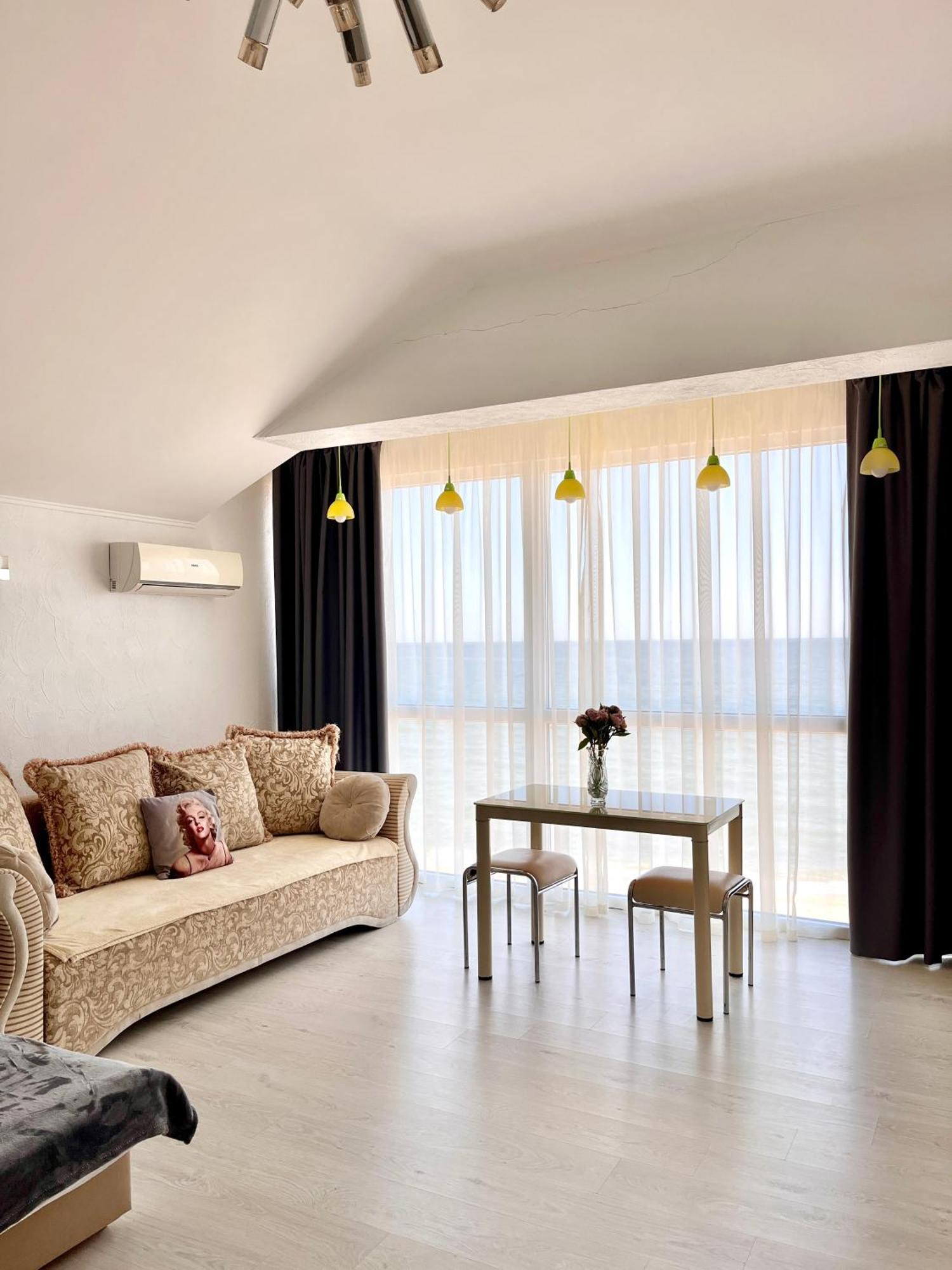 Done Kandybone Apartments Burlach'ya Balka ภายนอก รูปภาพ